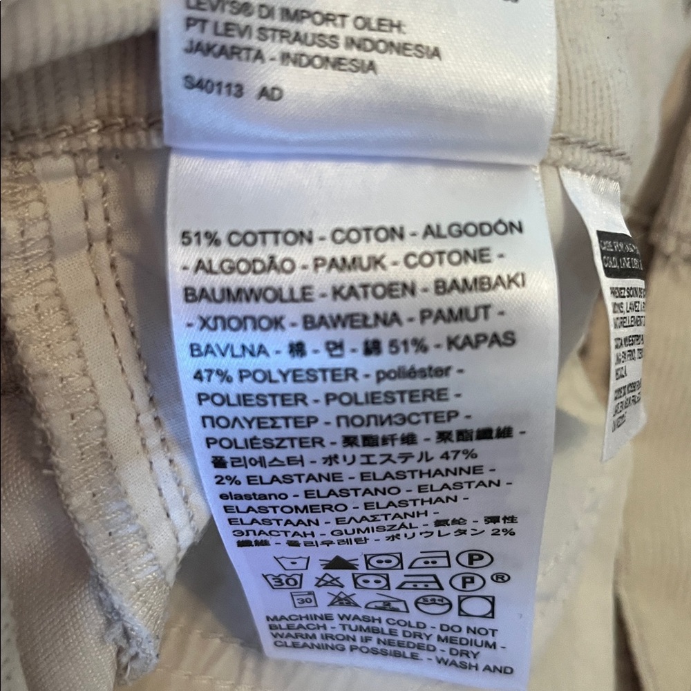 Levi’s Wedgie Straight Fit button Fly Corduroy Pants - Picture 10 of 12